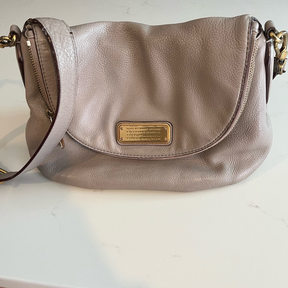 Marc Jacob’s beige crossbody bag